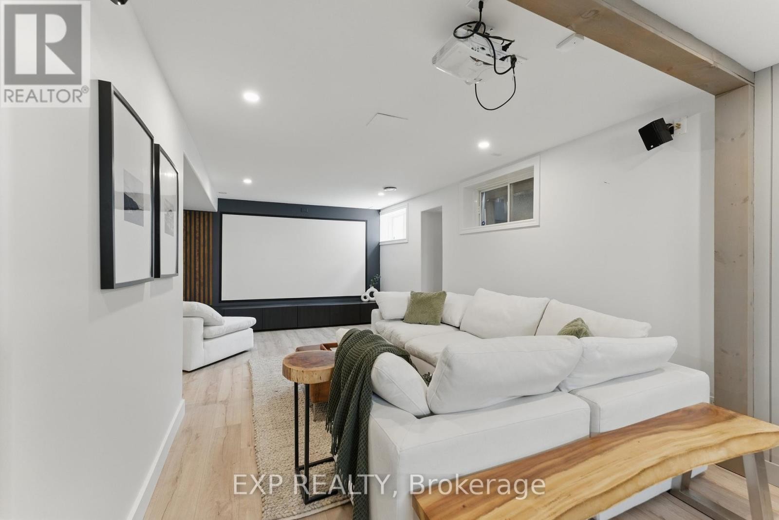 












709 OWLS CABIN AVENUE

,
Ottawa,




Ontario
K1V1X1

