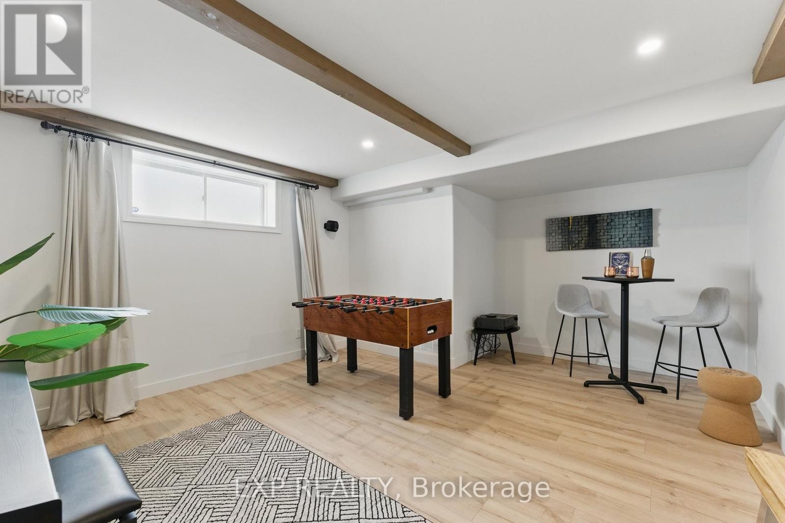 












709 OWLS CABIN AVENUE

,
Ottawa,




Ontario
K1V1X1

