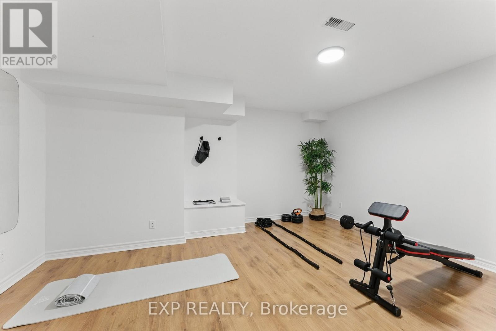 












709 OWLS CABIN AVENUE

,
Ottawa,




Ontario
K1V1X1

