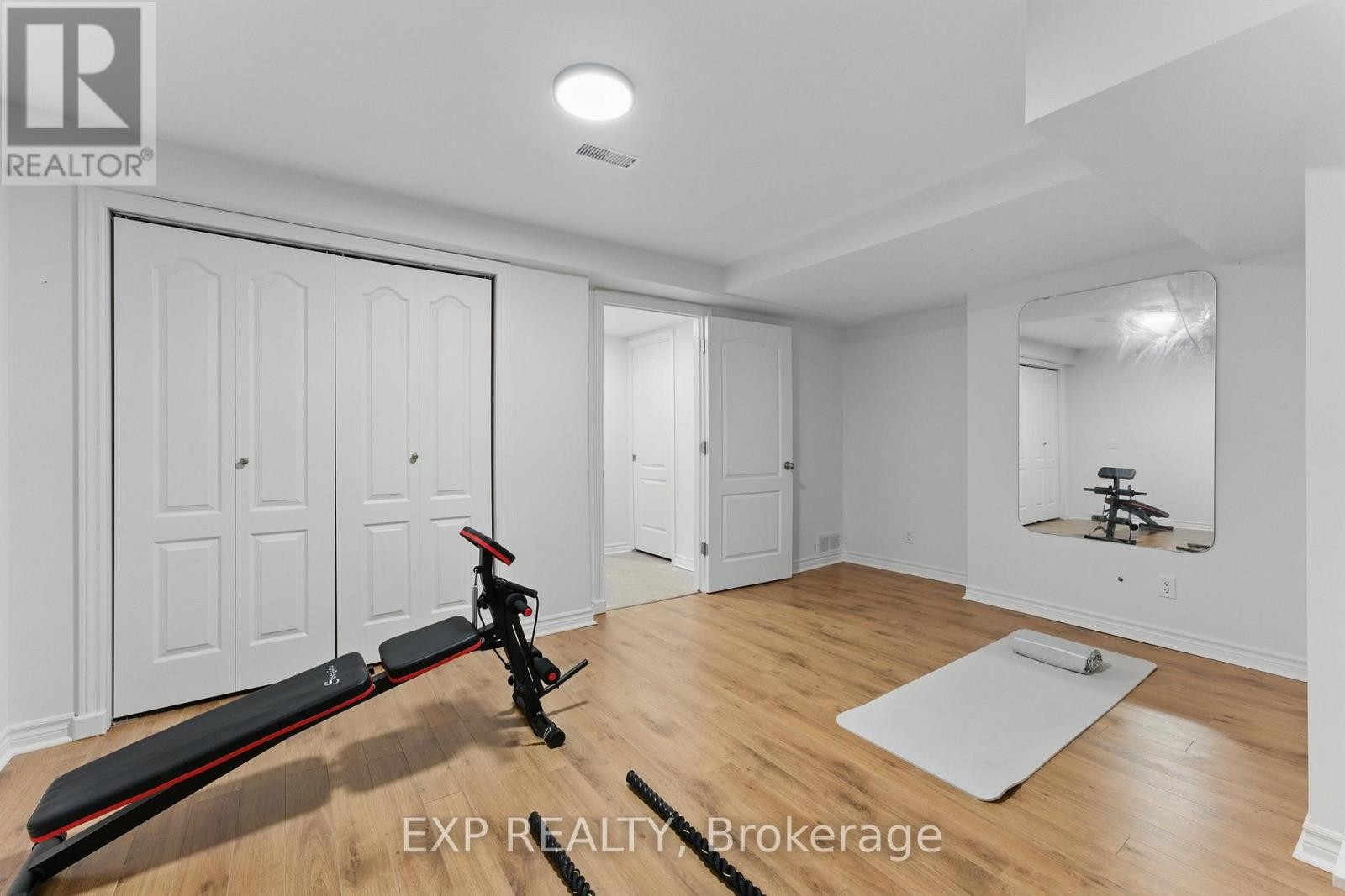 












709 OWLS CABIN AVENUE

,
Ottawa,




Ontario
K1V1X1

