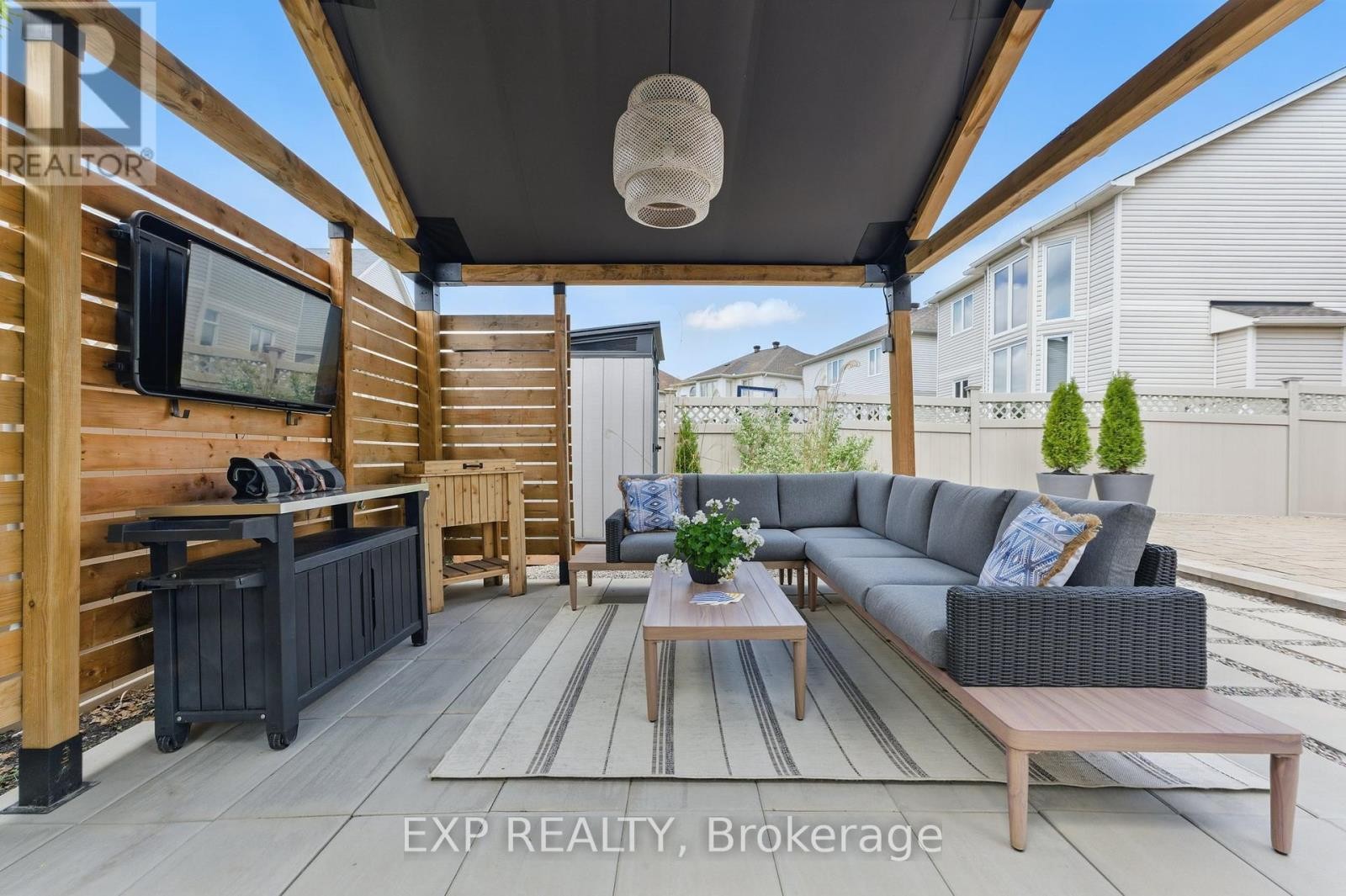 












709 OWLS CABIN AVENUE

,
Ottawa,




Ontario
K1V1X1

