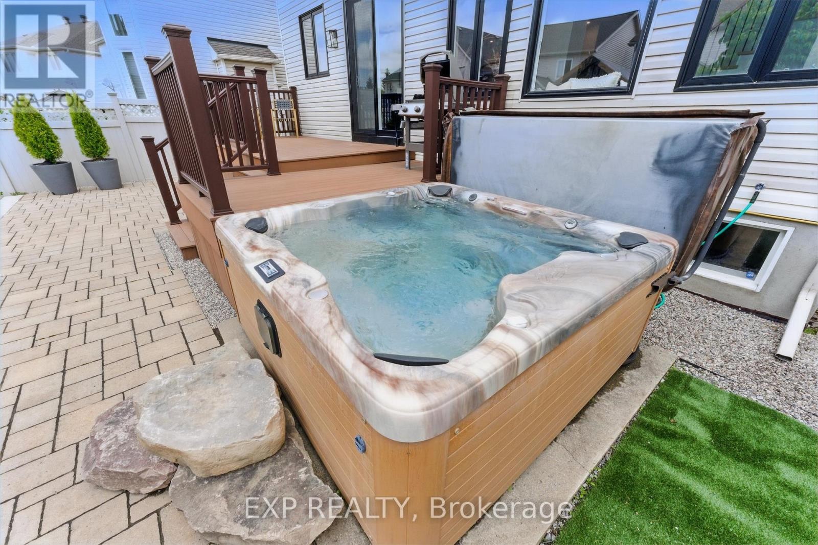 












709 OWLS CABIN AVENUE

,
Ottawa,




Ontario
K1V1X1

