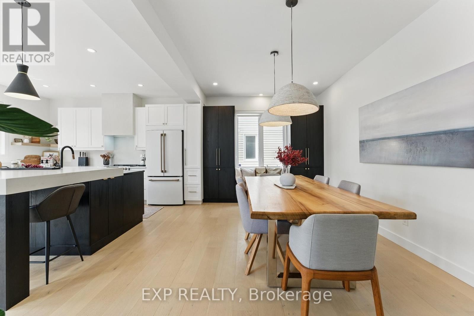 












709 OWLS CABIN AVENUE

,
Ottawa,




Ontario
K1V1X1


