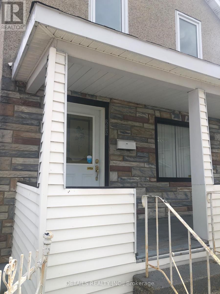 












238 PRINCE ARTHUR STREET S

,
Cornwall,




Ontario
K6H4N7

