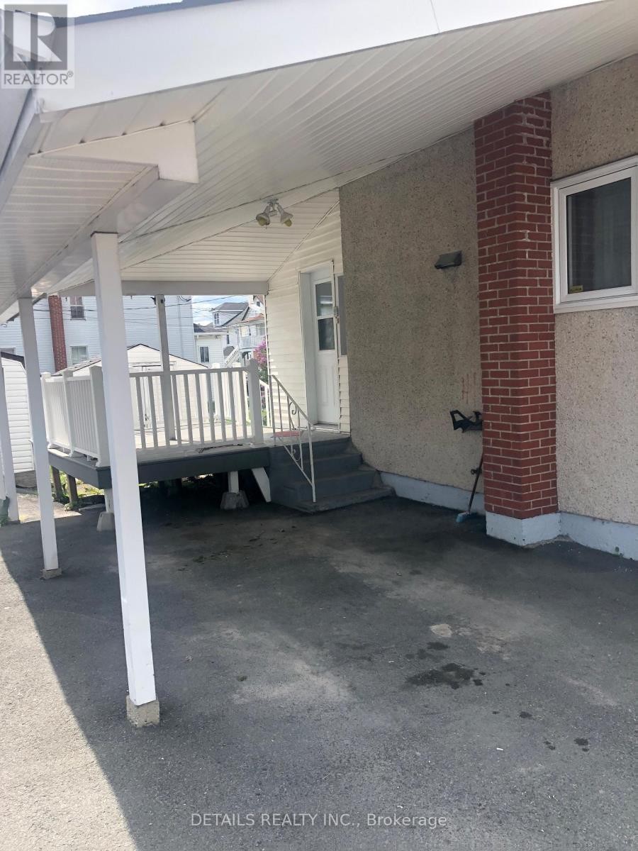












238 PRINCE ARTHUR STREET S

,
Cornwall,




Ontario
K6H4N7

