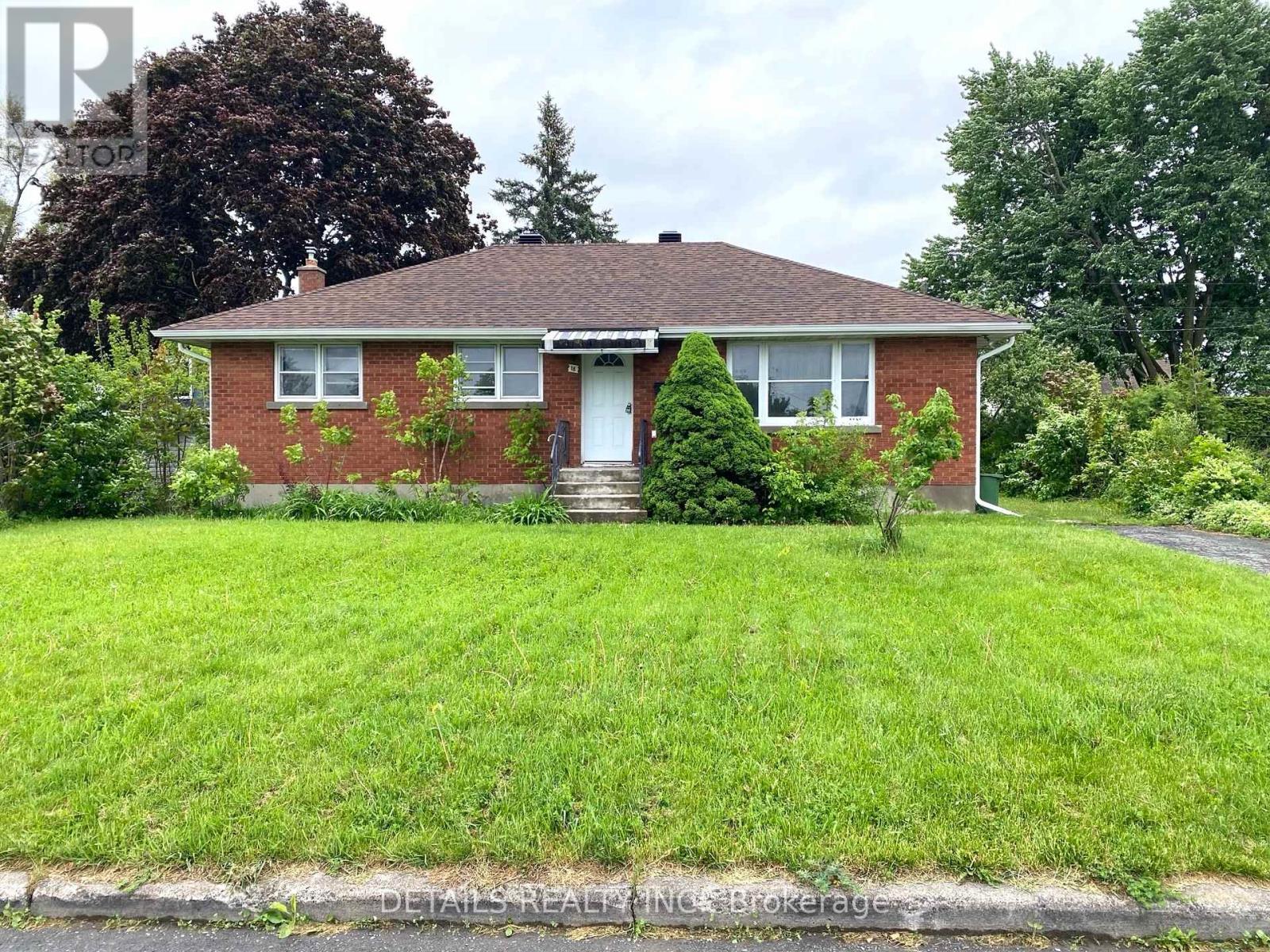 












18 OAKWOOD AVENUE

,
Ottawa,




Ontario
K2E6A5

