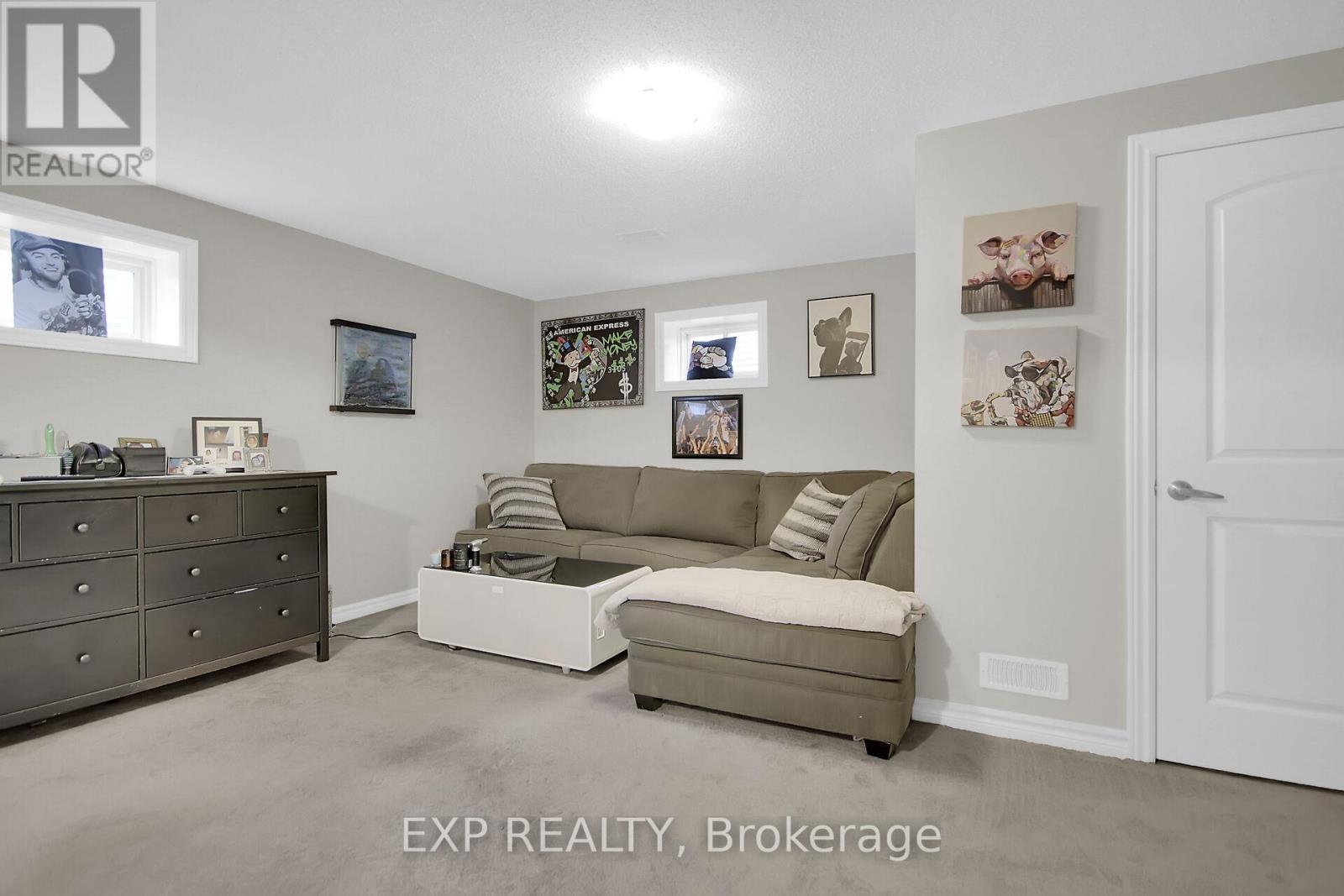 












814 BASCULE PLACE

,
Ottawa,




Ontario
K0A2Z0

