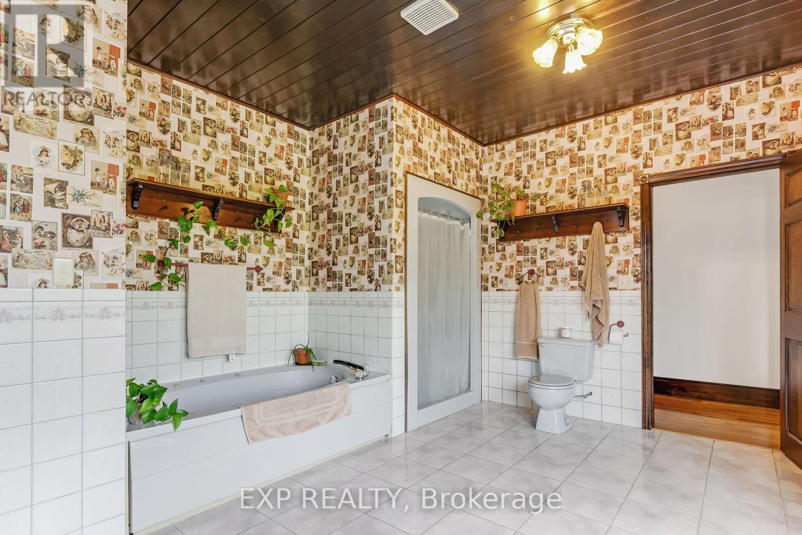 












111 LINE 3

,
Elizabethtown-Kitley,




Ontario
K0E1Y0

