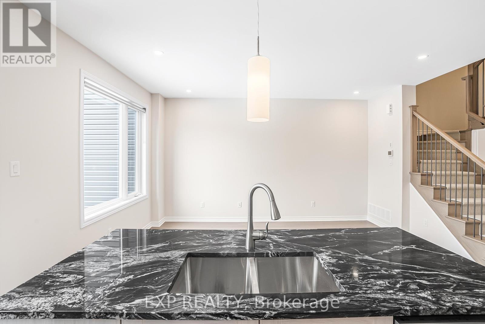 












413 CLUBTAIL PRIVATE

,
Ottawa,




Ontario
K1X0M9

