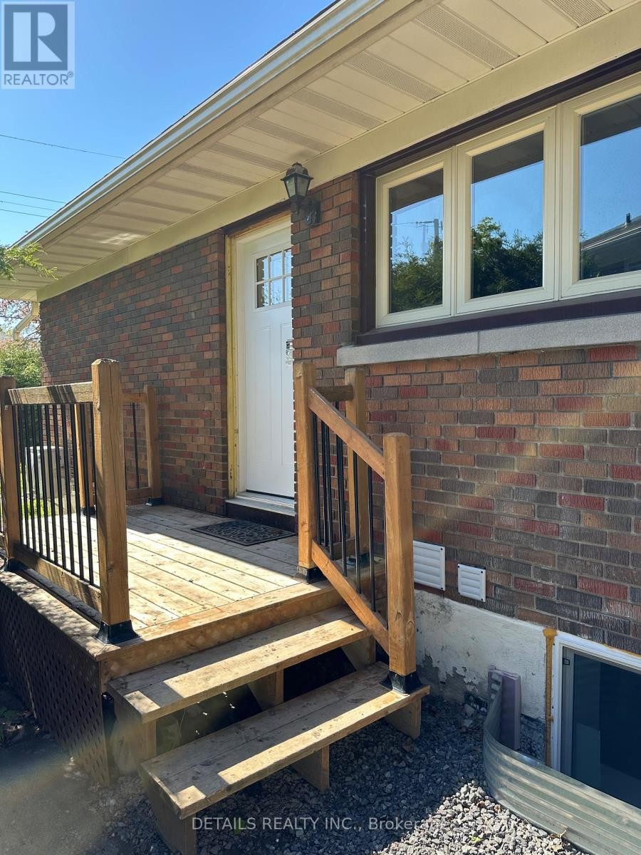 












2 - 1587 DEVON STREET

,
Ottawa,




Ontario
K1G0S6

