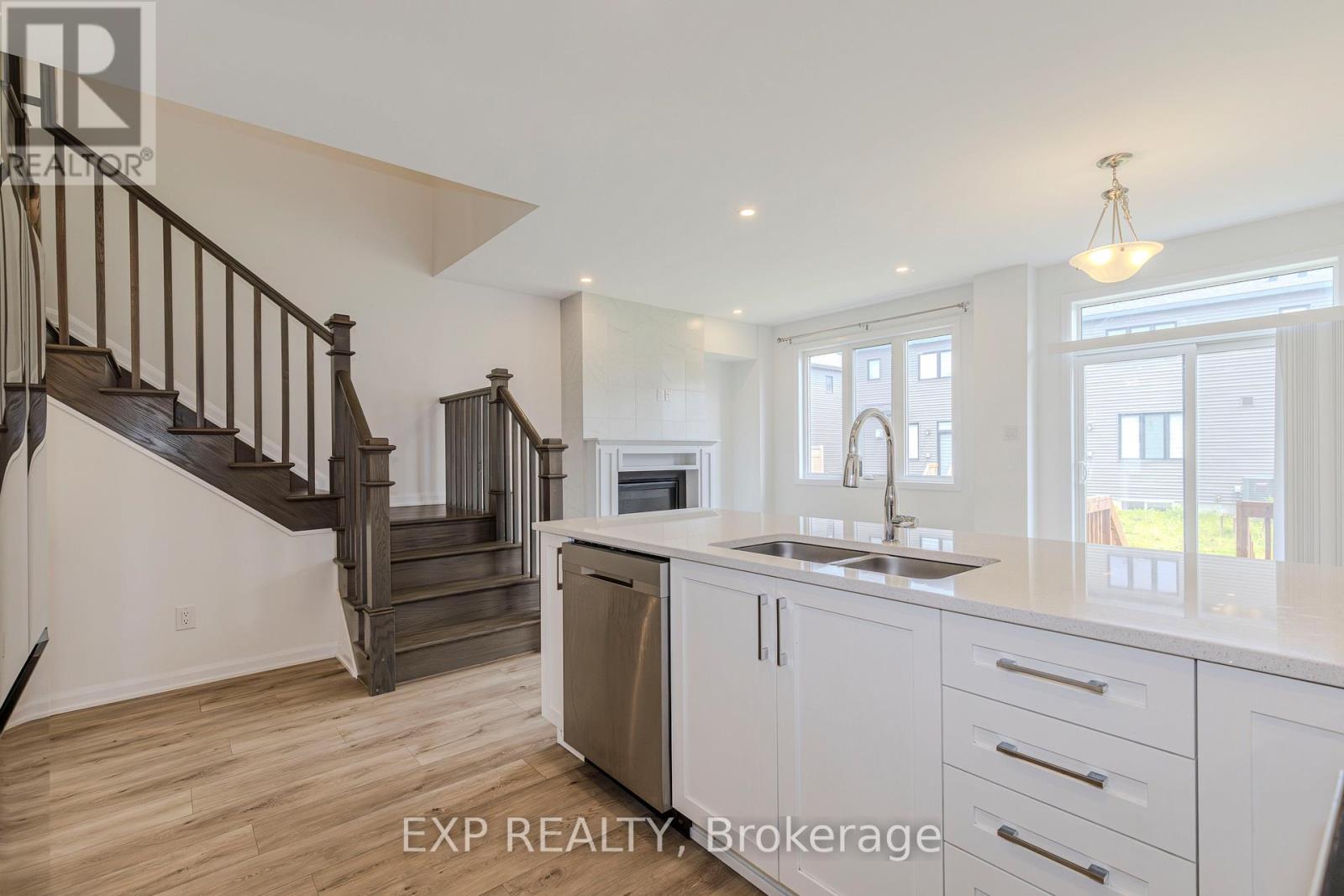 












727 CASHMERE TERRACE

,
Ottawa,




Ontario
K2J6Z6

