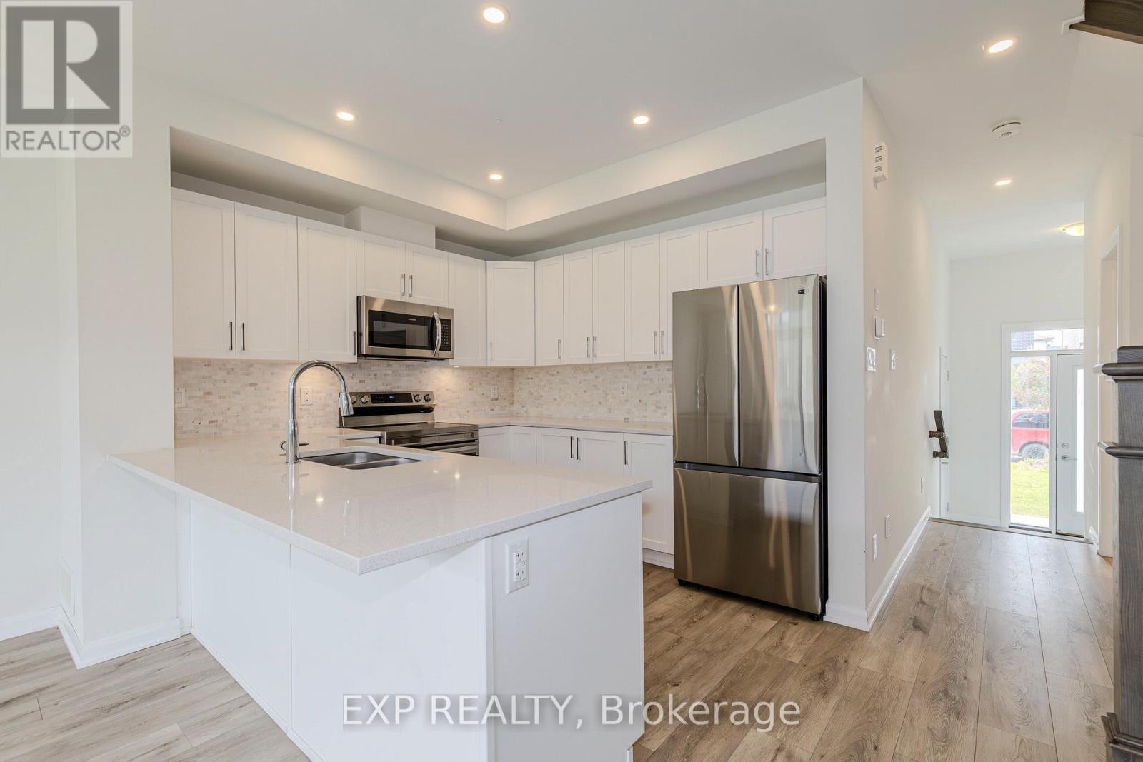 












727 CASHMERE TERRACE

,
Ottawa,




Ontario
K2J6Z6

