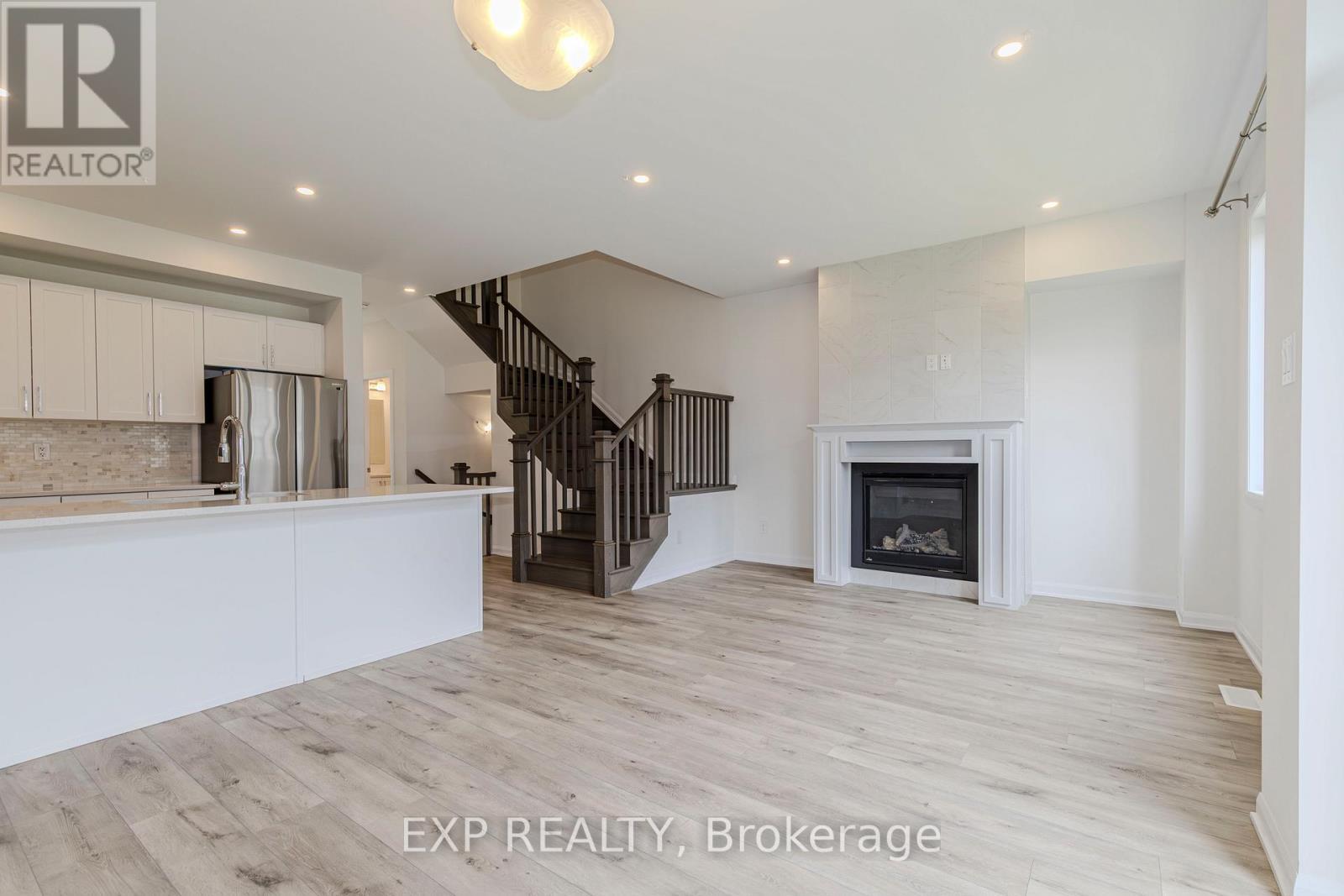 












727 CASHMERE TERRACE

,
Ottawa,




Ontario
K2J6Z6

