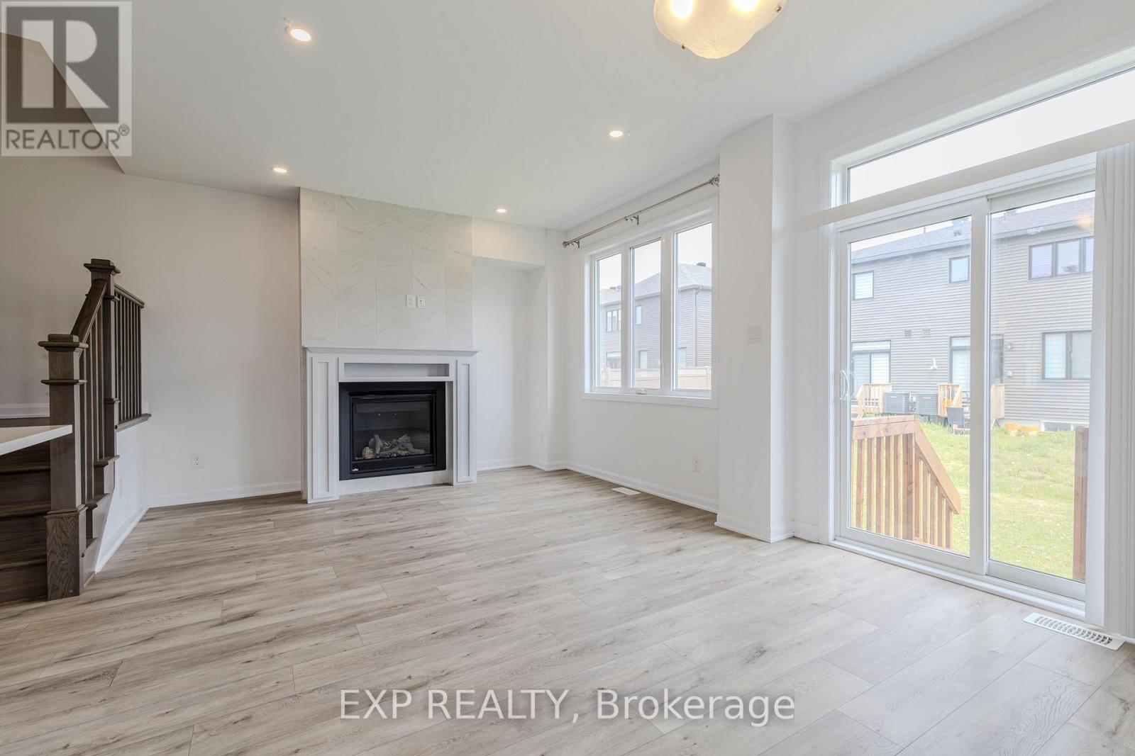 












727 CASHMERE TERRACE

,
Ottawa,




Ontario
K2J6Z6

