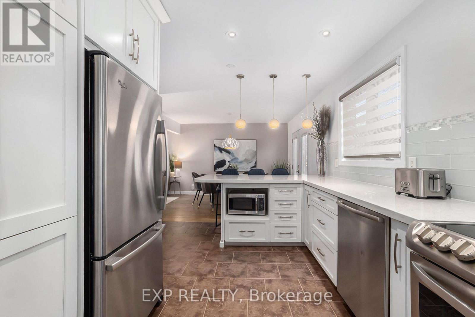 












733 SOUTHMORE DRIVE W

,
Ottawa,




Ontario
K1V7A2

