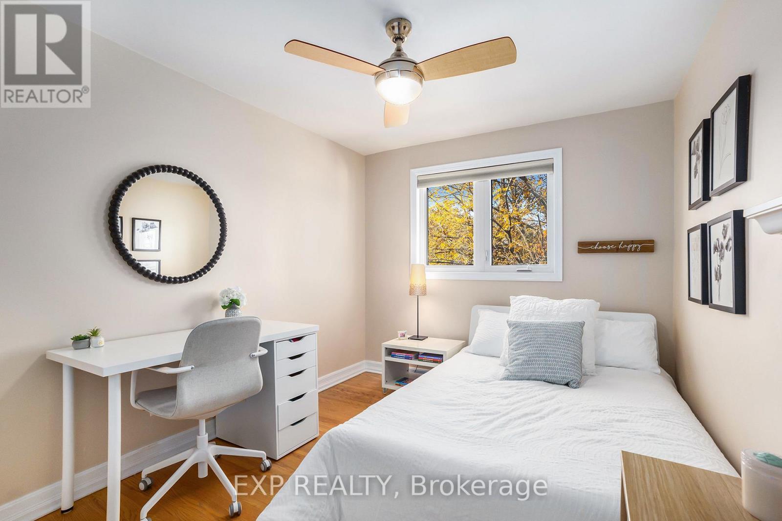 












733 SOUTHMORE DRIVE W

,
Ottawa,




Ontario
K1V7A2

