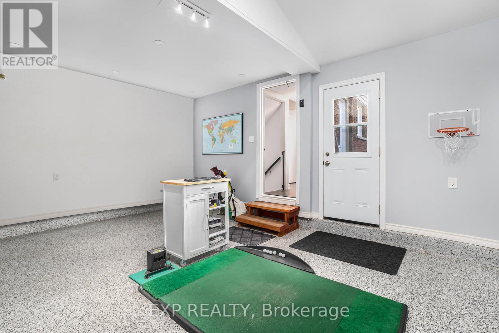 












733 SOUTHMORE DRIVE W

,
Ottawa,




Ontario
K1V7A2

