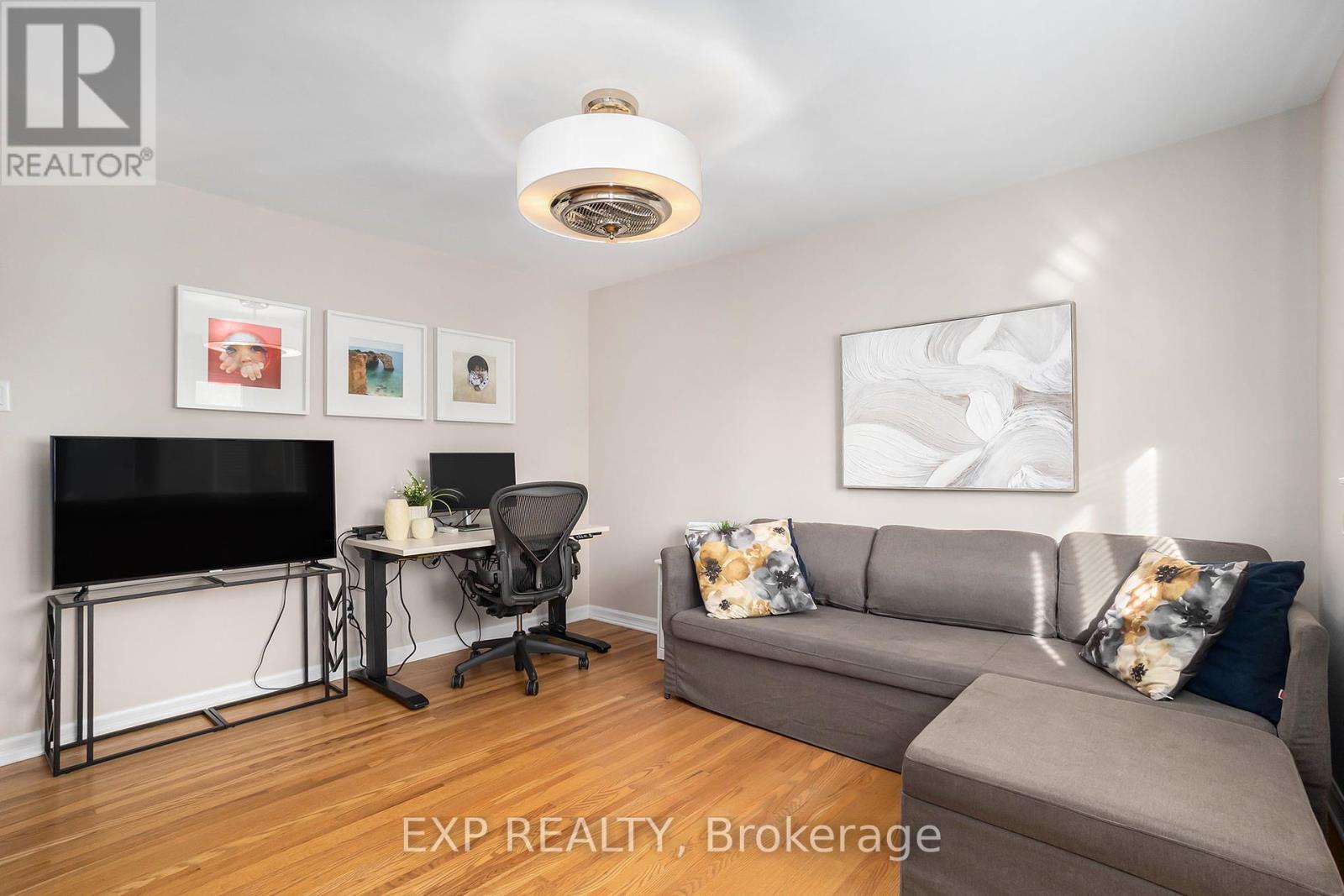 












733 SOUTHMORE DRIVE W

,
Ottawa,




Ontario
K1V7A2

