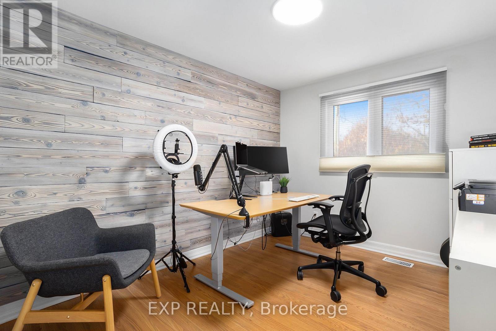 












733 SOUTHMORE DRIVE W

,
Ottawa,




Ontario
K1V7A2

