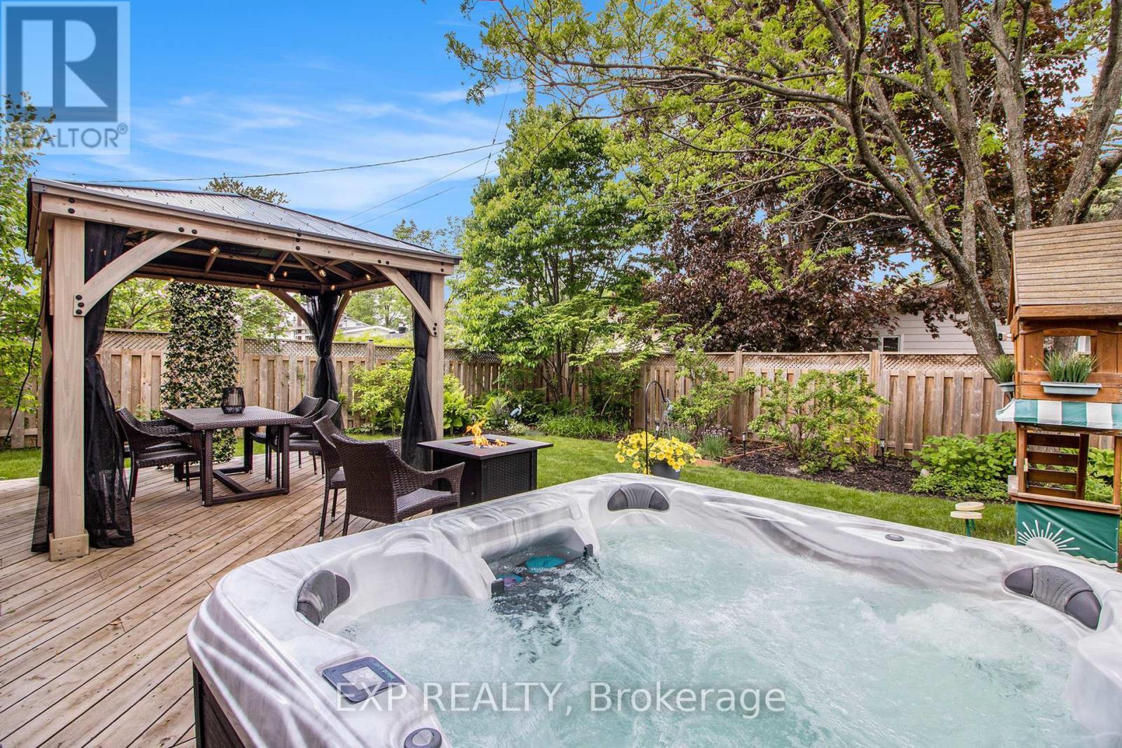 












733 SOUTHMORE DRIVE W

,
Ottawa,




Ontario
K1V7A2

