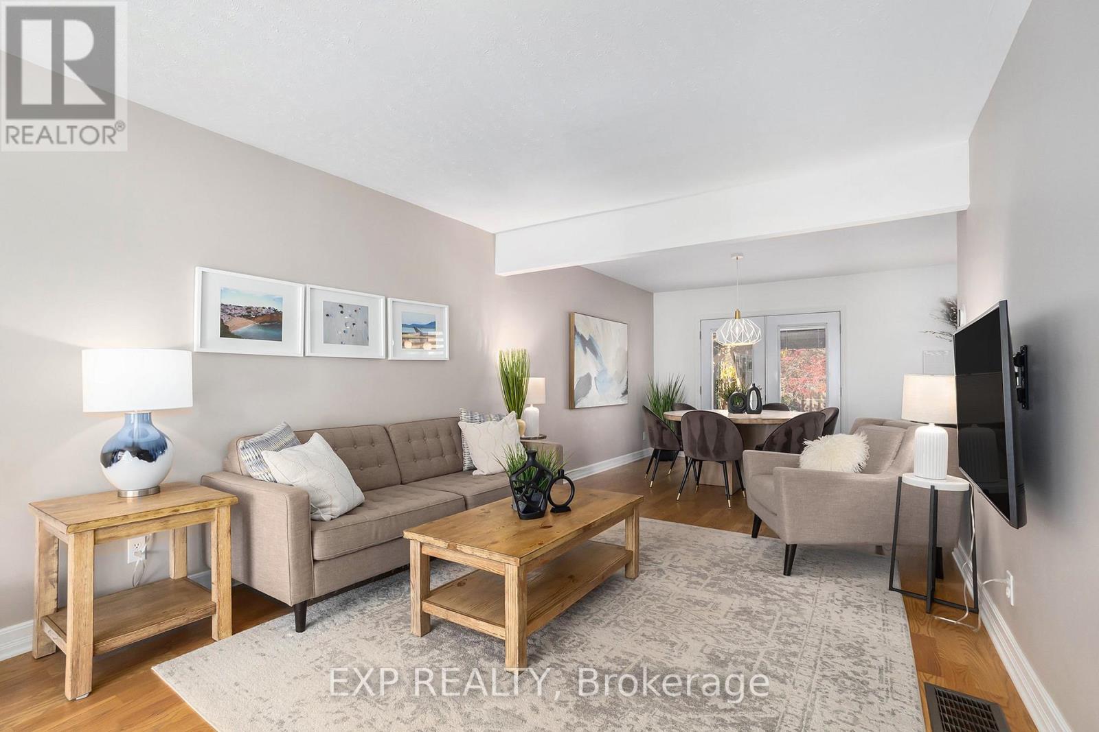 












733 SOUTHMORE DRIVE W

,
Ottawa,




Ontario
K1V7A2


