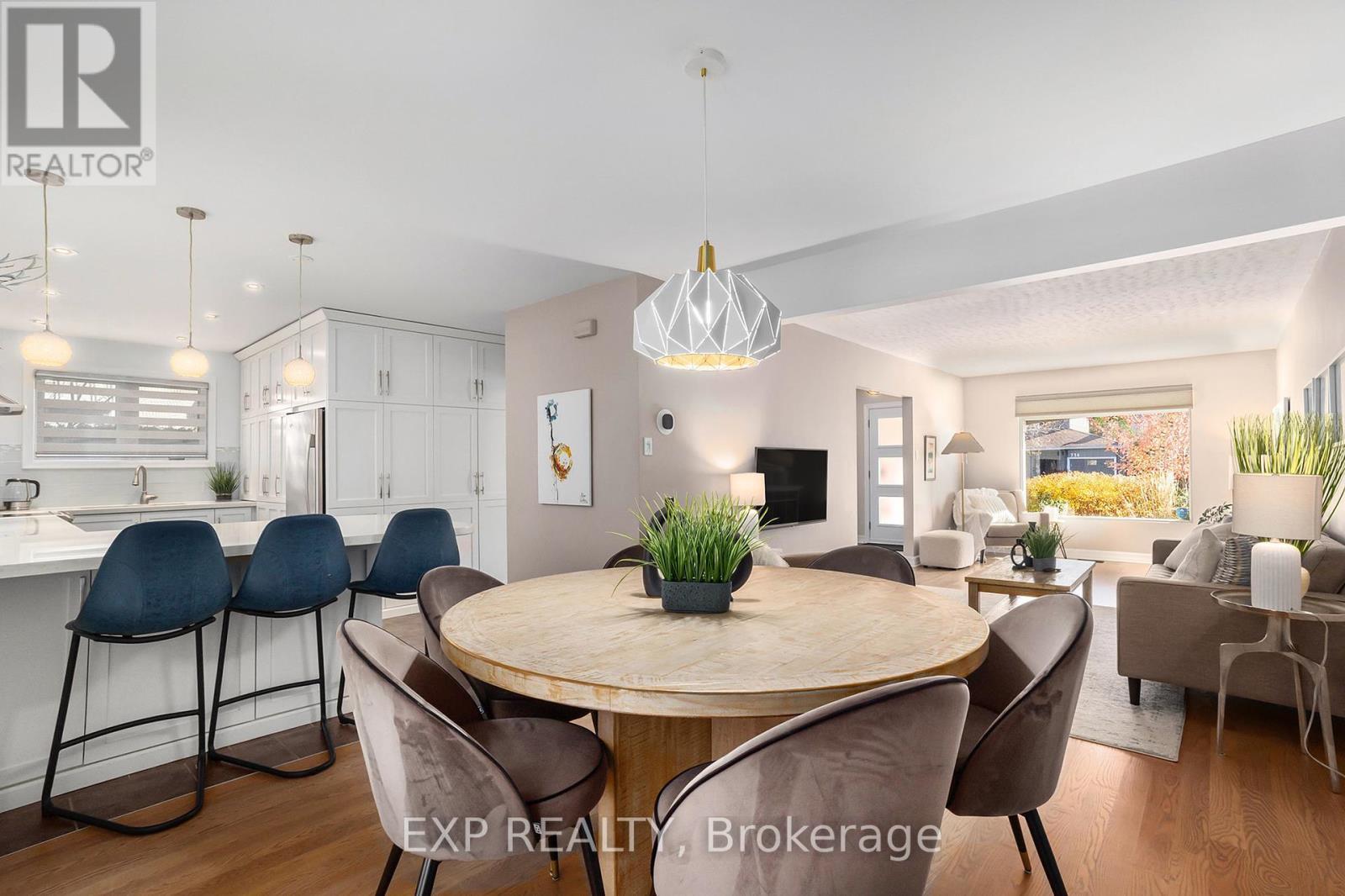 












733 SOUTHMORE DRIVE W

,
Ottawa,




Ontario
K1V7A2

