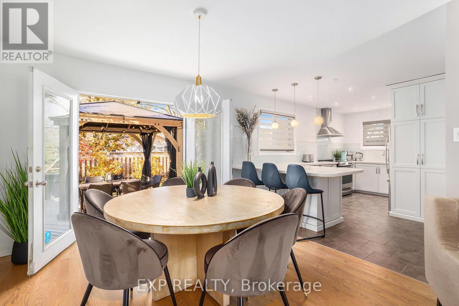 












733 SOUTHMORE DRIVE W

,
Ottawa,




Ontario
K1V7A2

