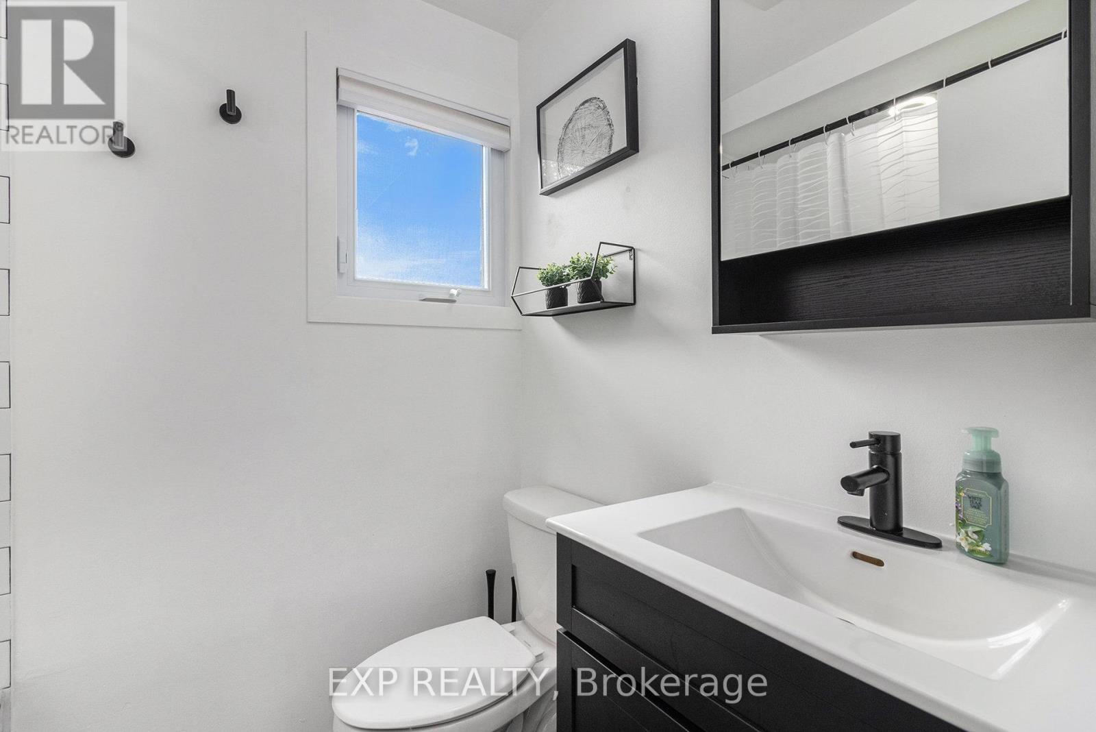 












7804 JEANNE D'ARC BOULEVARD

,
Ottawa,




Ontario
K1C2E9

