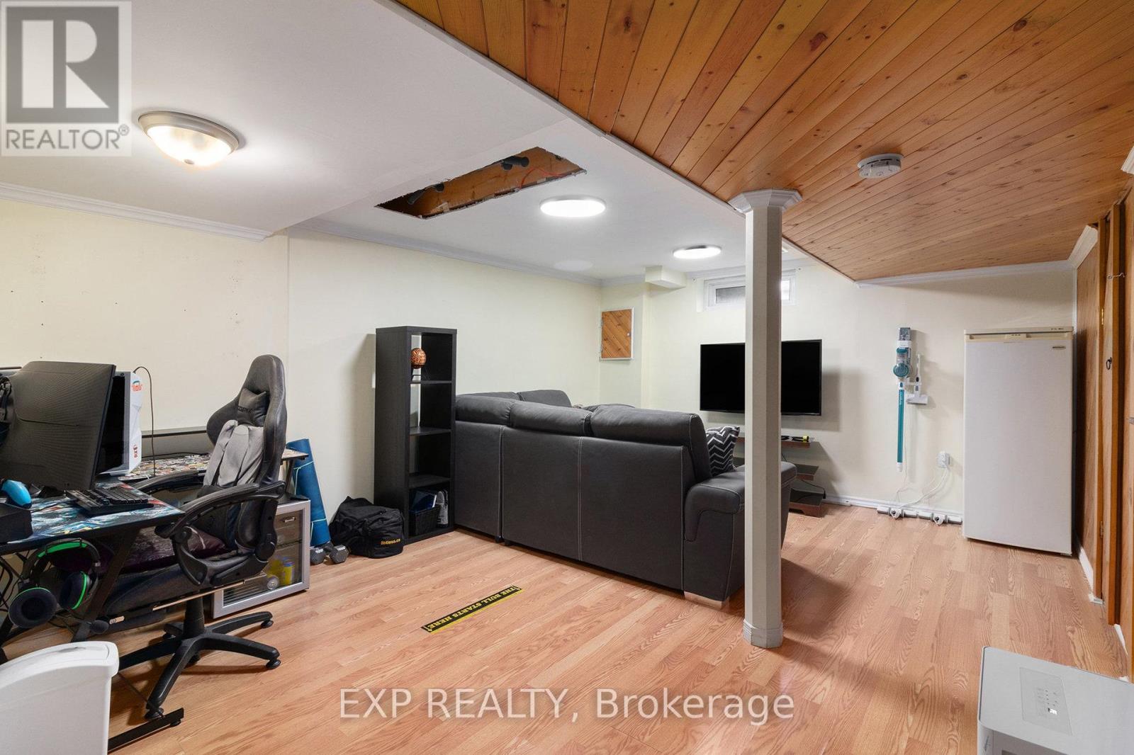 












7804 JEANNE D'ARC BOULEVARD

,
Ottawa,




Ontario
K1C2E9

