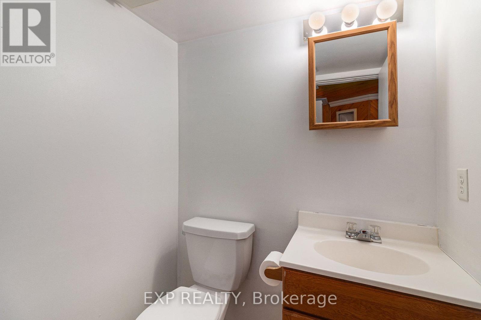 












7804 JEANNE D'ARC BOULEVARD

,
Ottawa,




Ontario
K1C2E9

