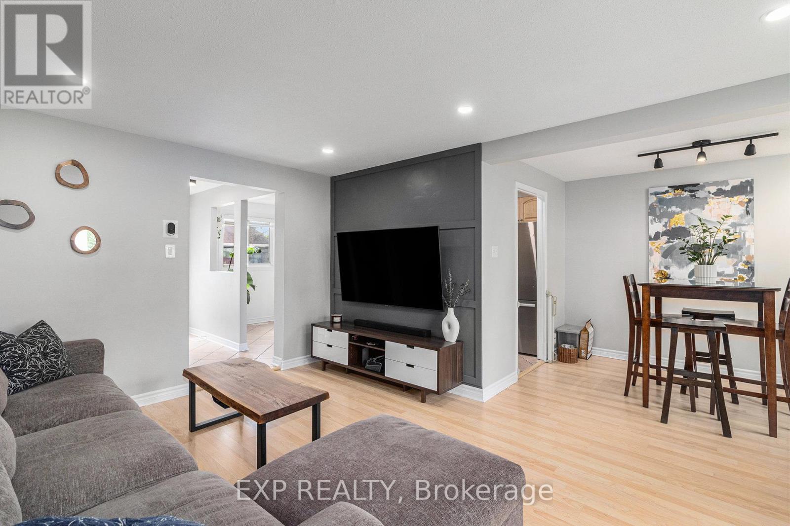 












7804 JEANNE D'ARC BOULEVARD

,
Ottawa,




Ontario
K1C2E9

