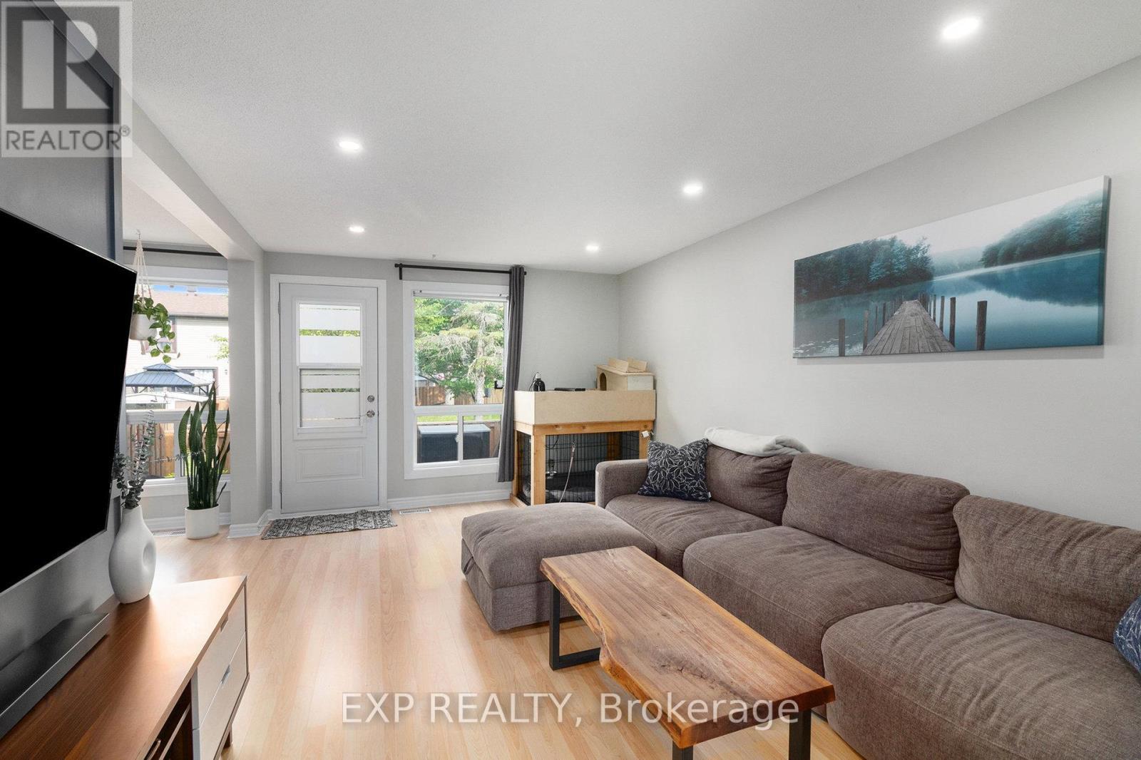 












7804 JEANNE D'ARC BOULEVARD

,
Ottawa,




Ontario
K1C2E9

