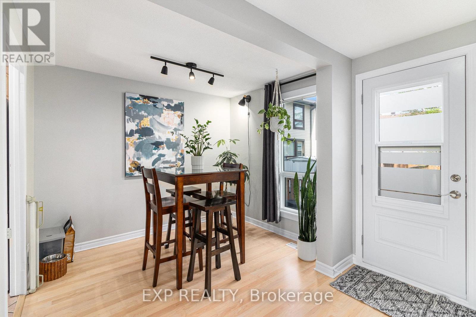 












7804 JEANNE D'ARC BOULEVARD

,
Ottawa,




Ontario
K1C2E9

