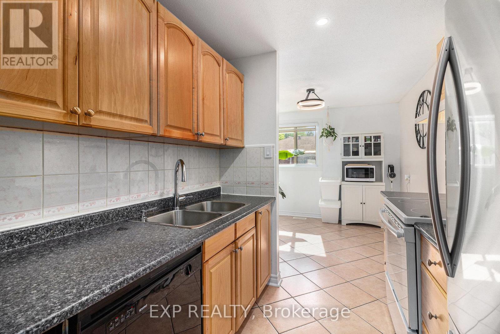 












7804 JEANNE D'ARC BOULEVARD

,
Ottawa,




Ontario
K1C2E9

