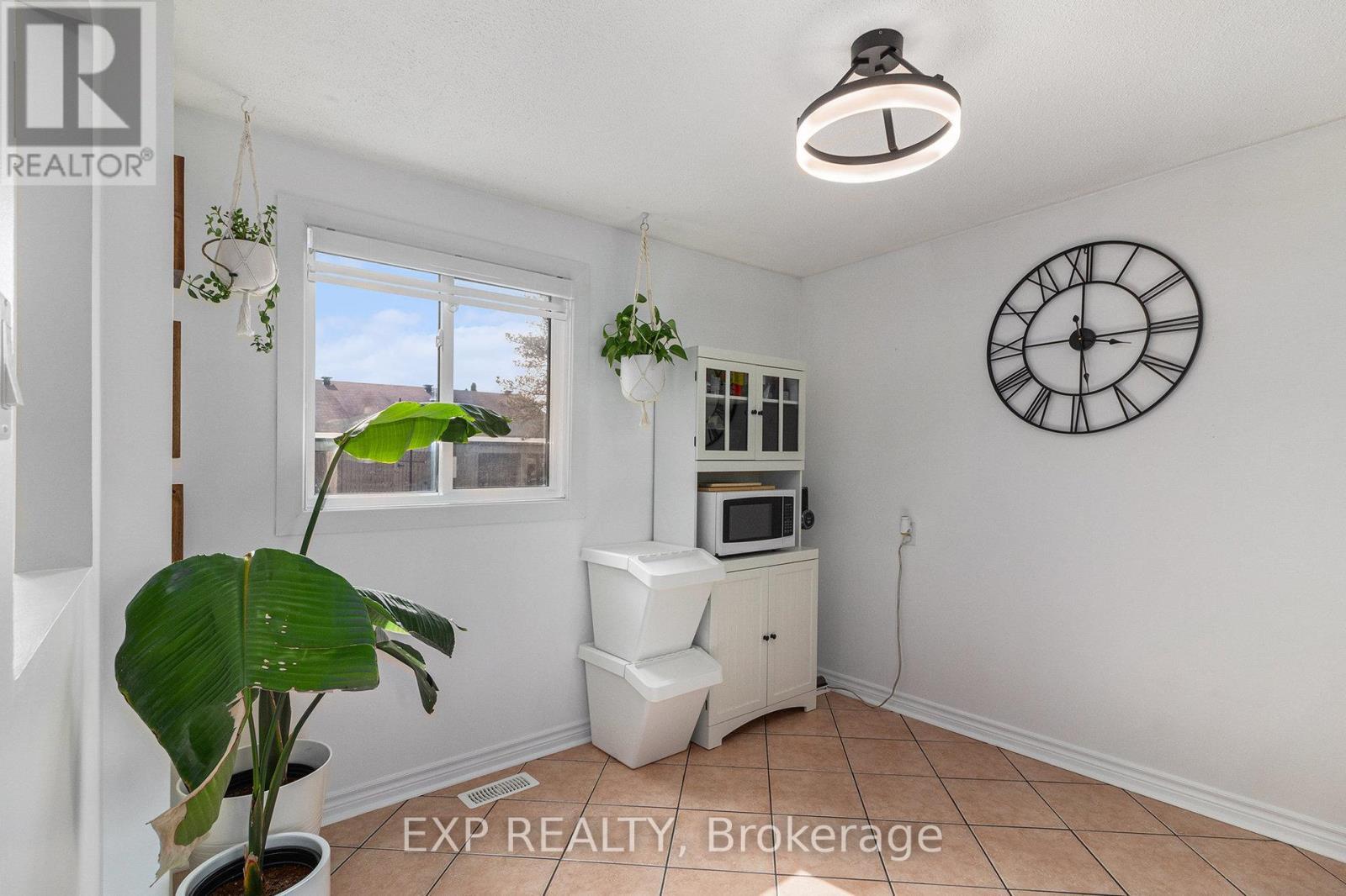 












7804 JEANNE D'ARC BOULEVARD

,
Ottawa,




Ontario
K1C2E9

