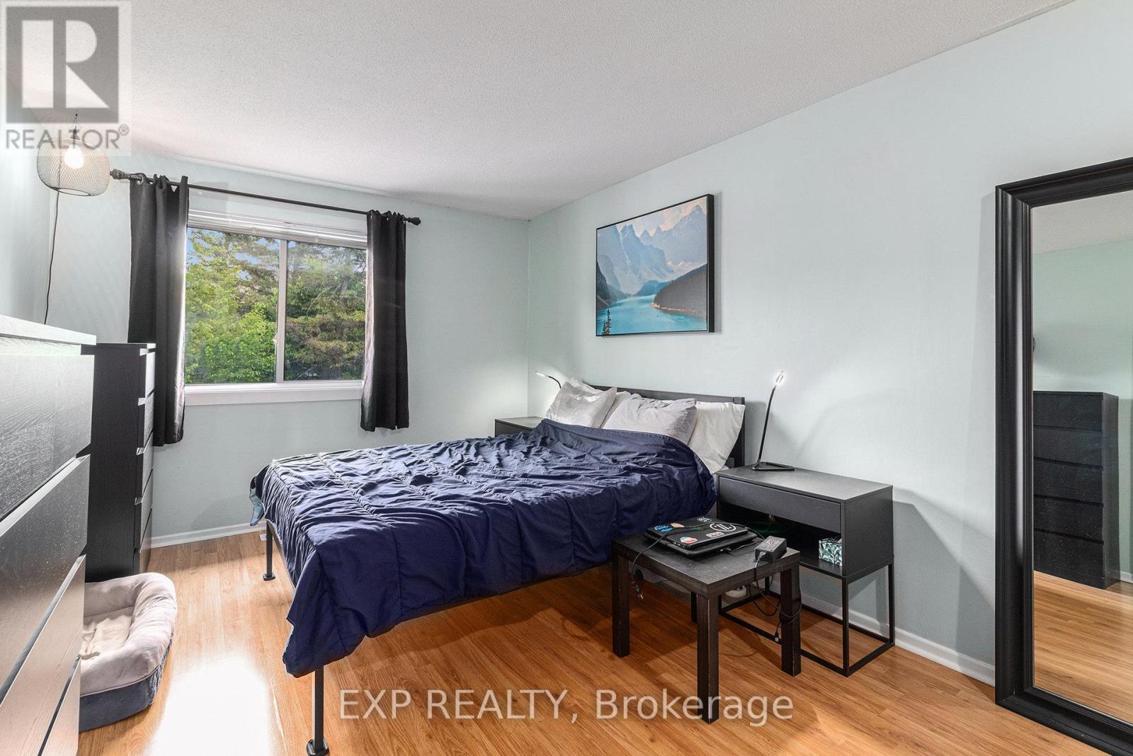 












7804 JEANNE D'ARC BOULEVARD

,
Ottawa,




Ontario
K1C2E9

