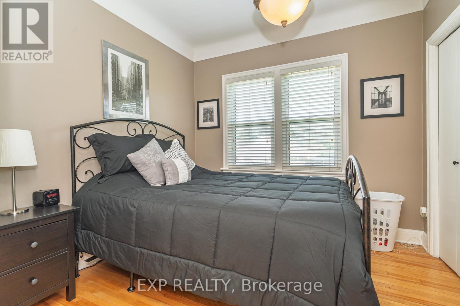 












12 ROSS AVENUE

,
Ottawa,




Ontario
K1Y0N3


