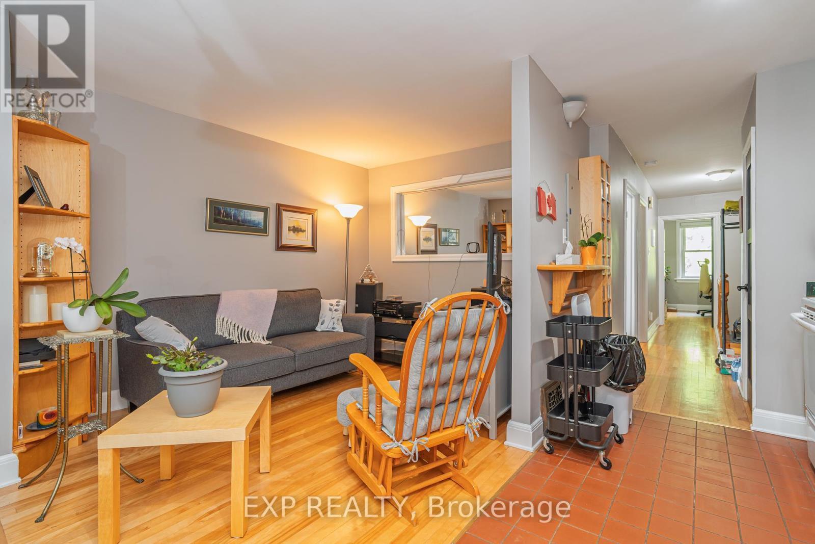 












12 ROSS AVENUE

,
Ottawa,




Ontario
K1Y0N3

