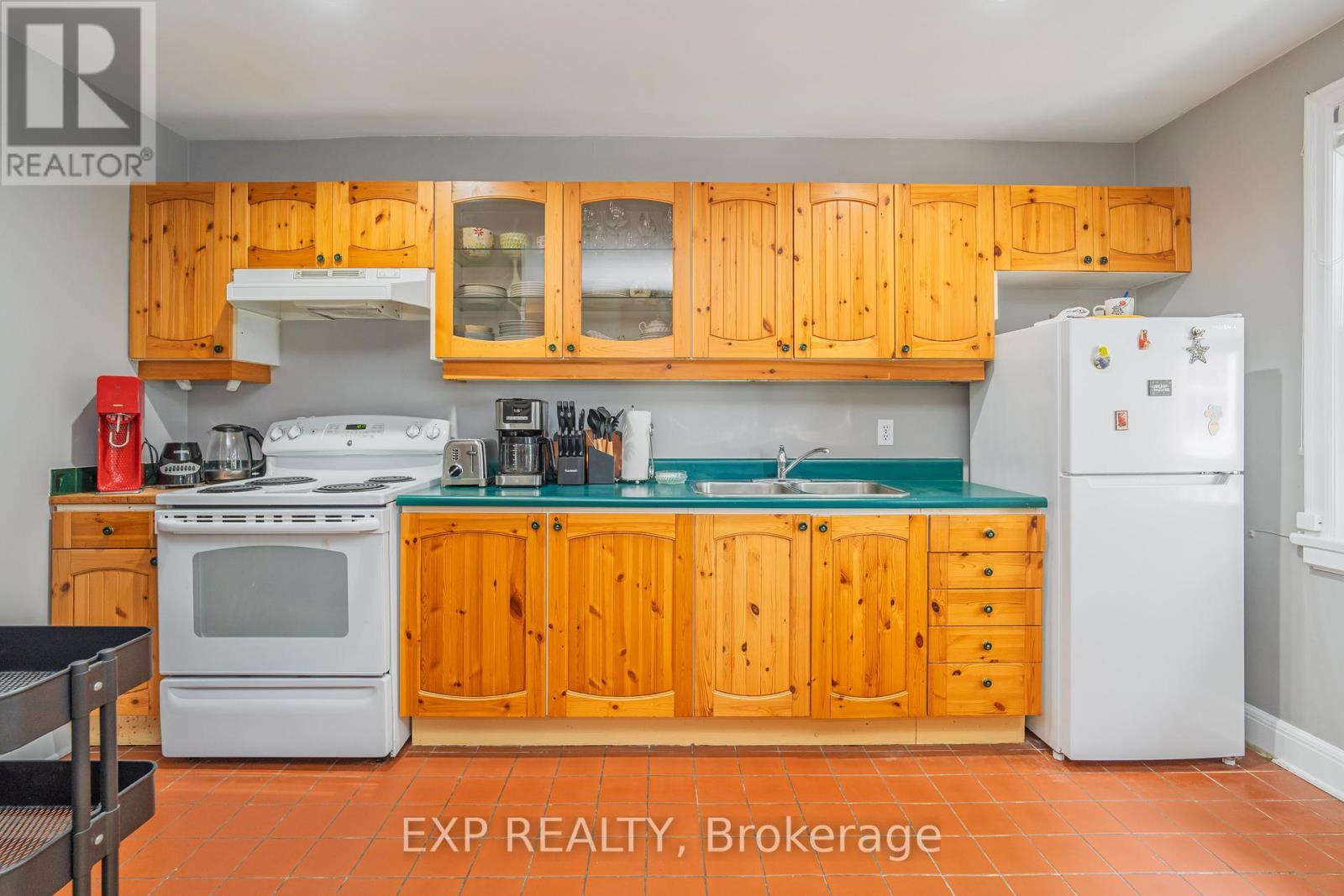 












12 ROSS AVENUE

,
Ottawa,




Ontario
K1Y0N3

