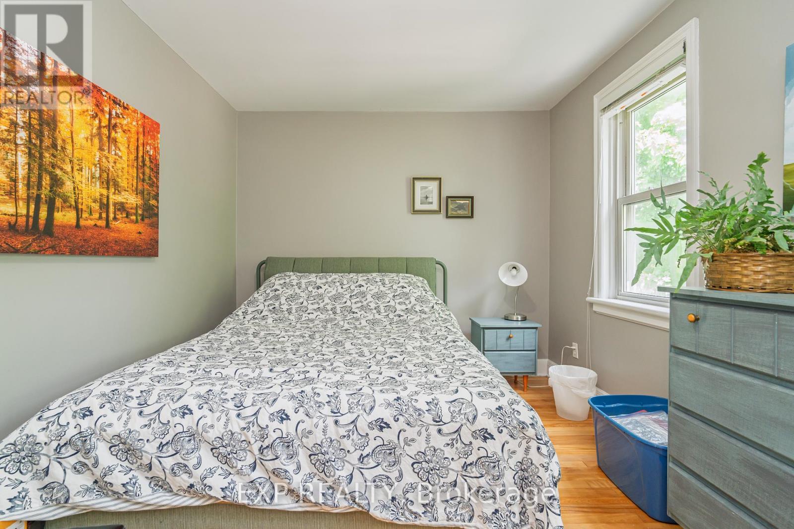 












12 ROSS AVENUE

,
Ottawa,




Ontario
K1Y0N3

