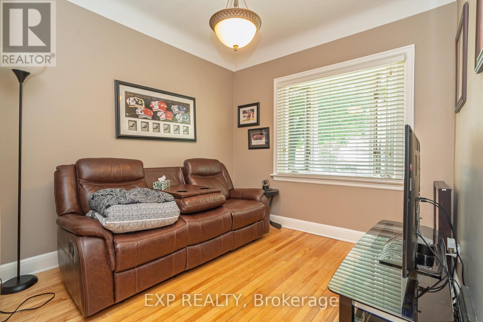 












12 ROSS AVENUE

,
Ottawa,




Ontario
K1Y0N3

