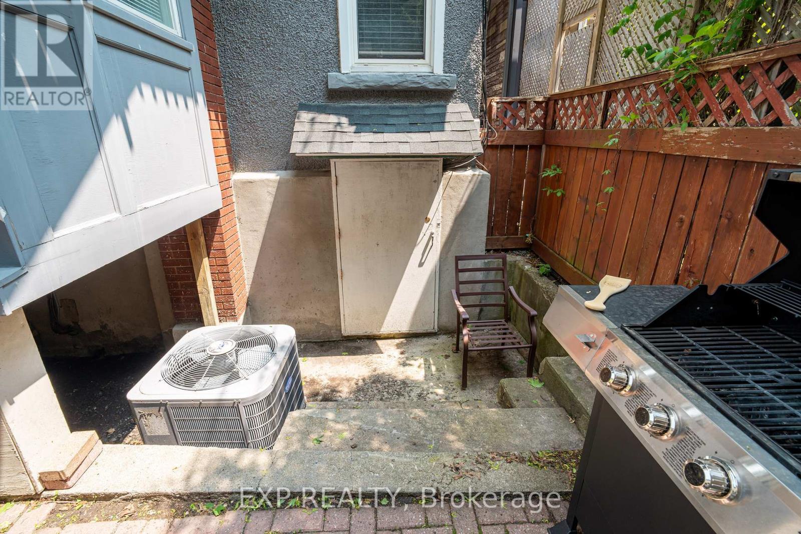 












12 ROSS AVENUE

,
Ottawa,




Ontario
K1Y0N3

