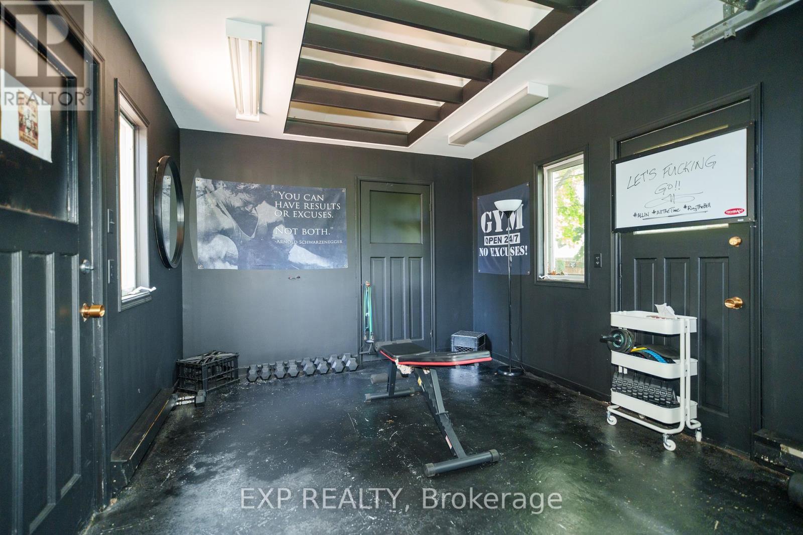 












12 ROSS AVENUE

,
Ottawa,




Ontario
K1Y0N3

