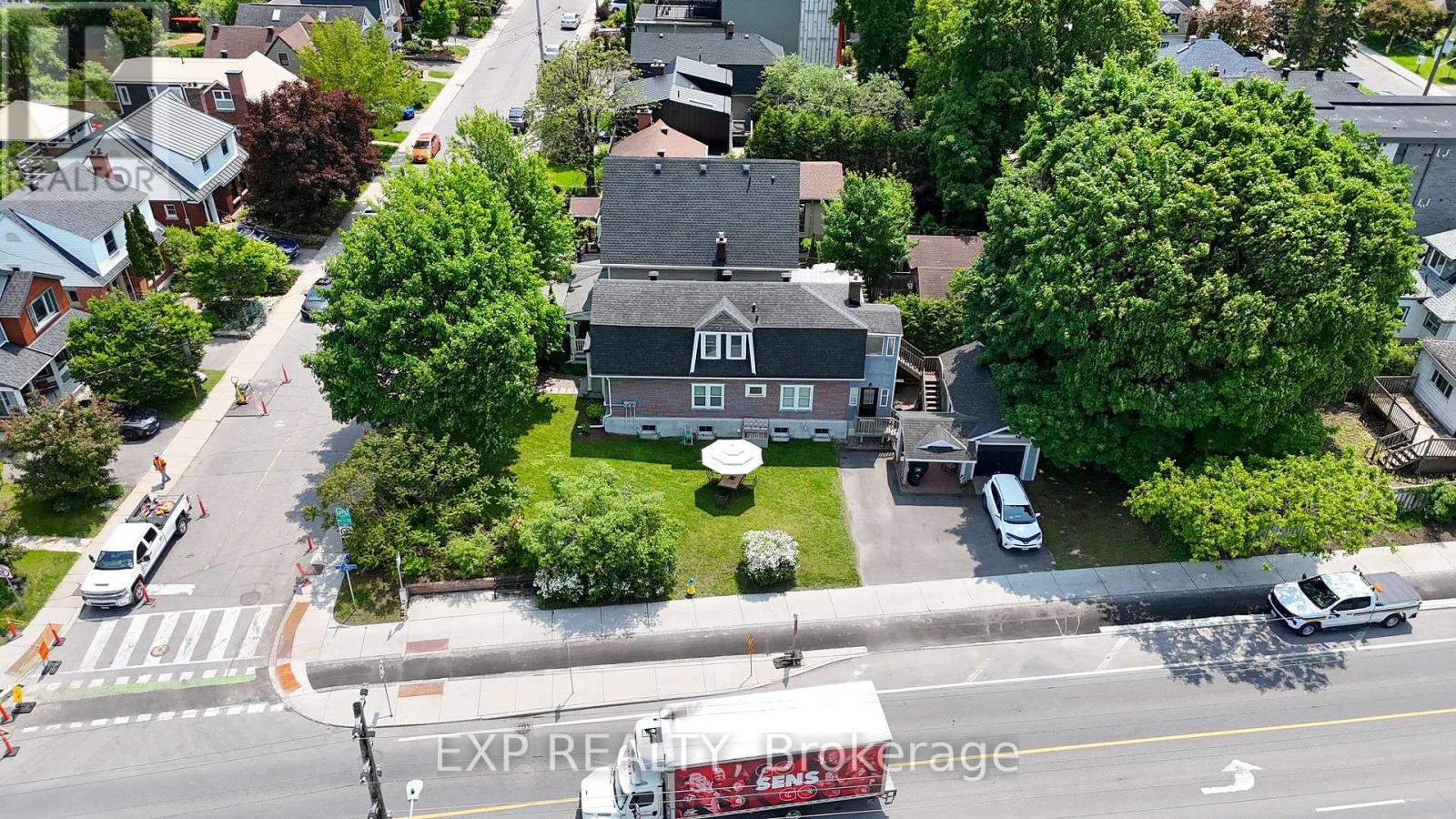 












12 ROSS AVENUE

,
Ottawa,




Ontario
K1Y0N3

