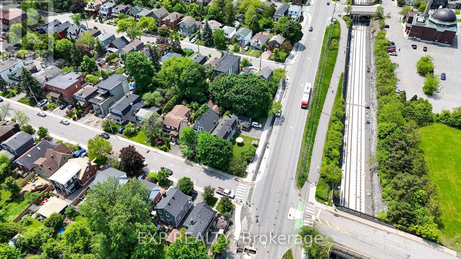 












12 ROSS AVENUE

,
Ottawa,




Ontario
K1Y0N3

