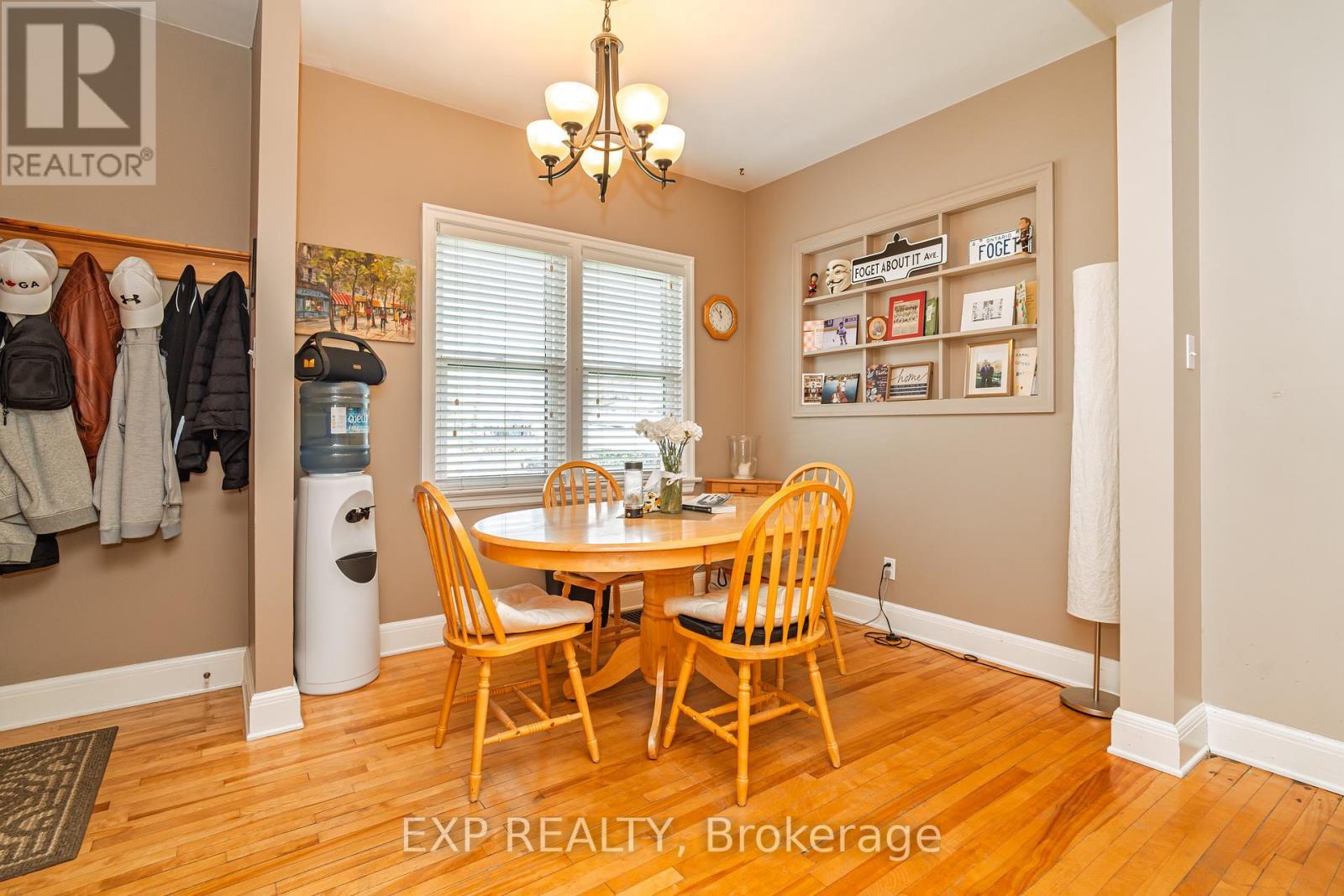 












12 ROSS AVENUE

,
Ottawa,




Ontario
K1Y0N3

