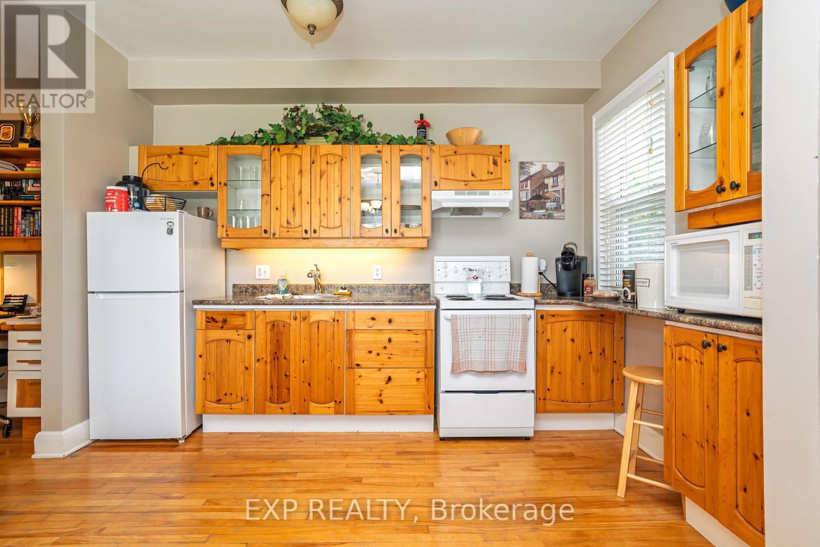 












12 ROSS AVENUE

,
Ottawa,




Ontario
K1Y0N3

