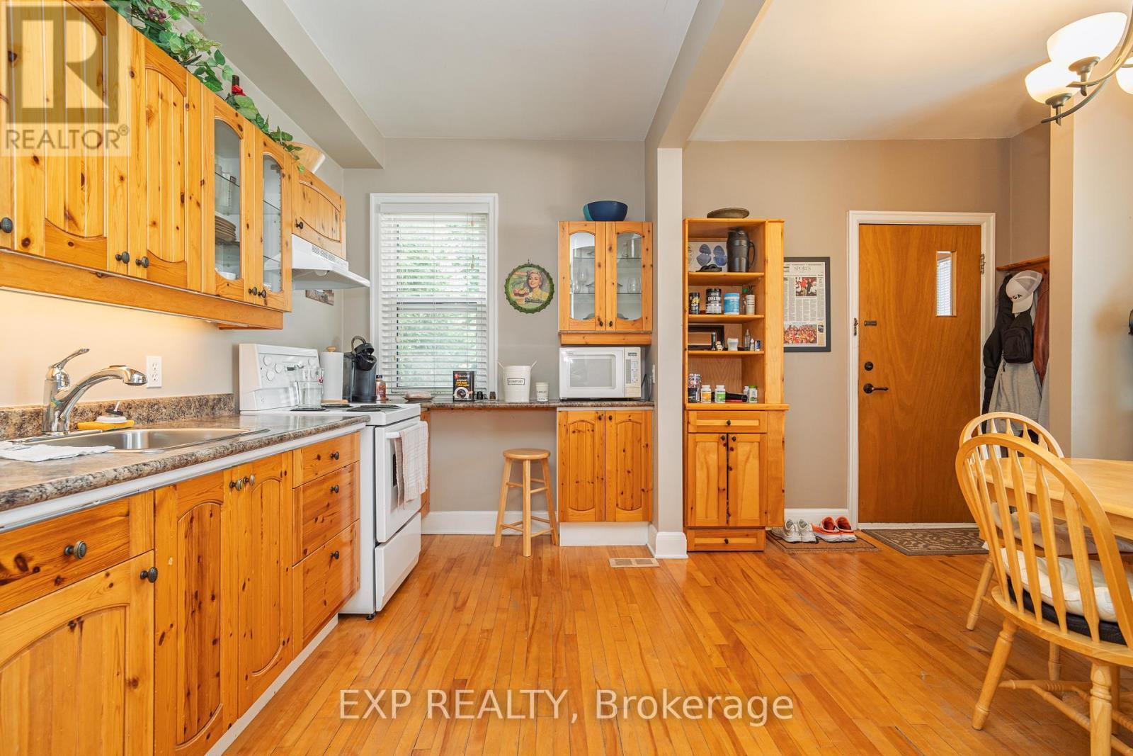 












12 ROSS AVENUE

,
Ottawa,




Ontario
K1Y0N3

