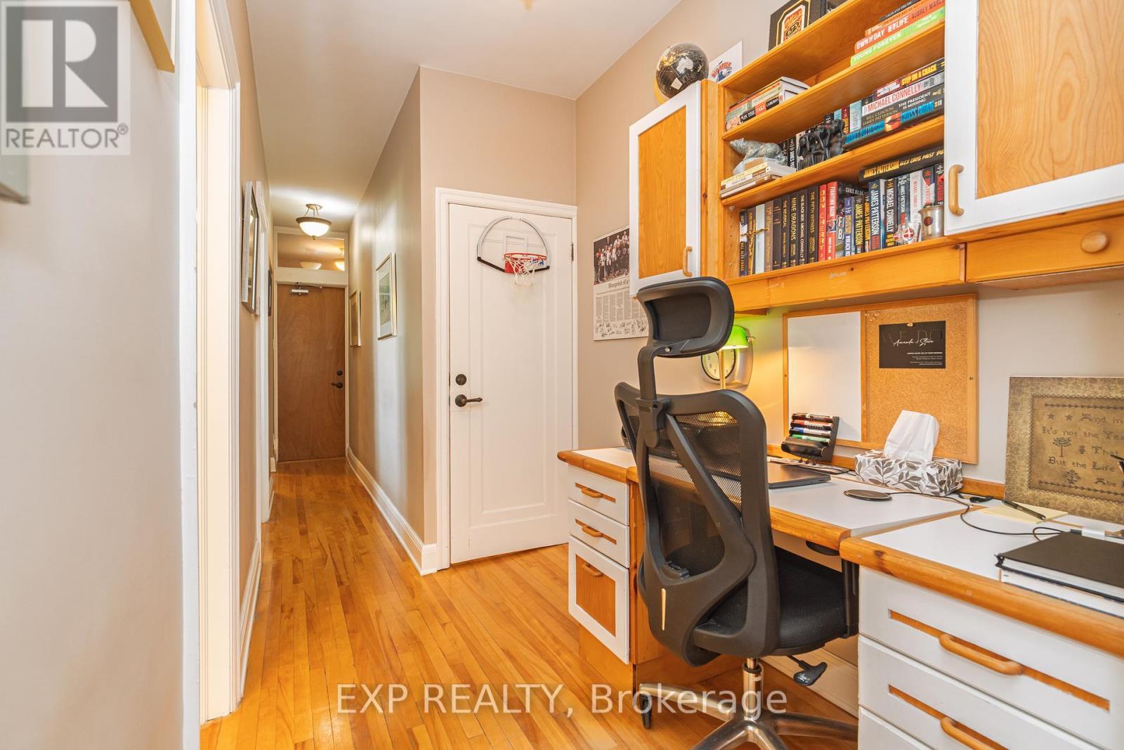 












12 ROSS AVENUE

,
Ottawa,




Ontario
K1Y0N3

