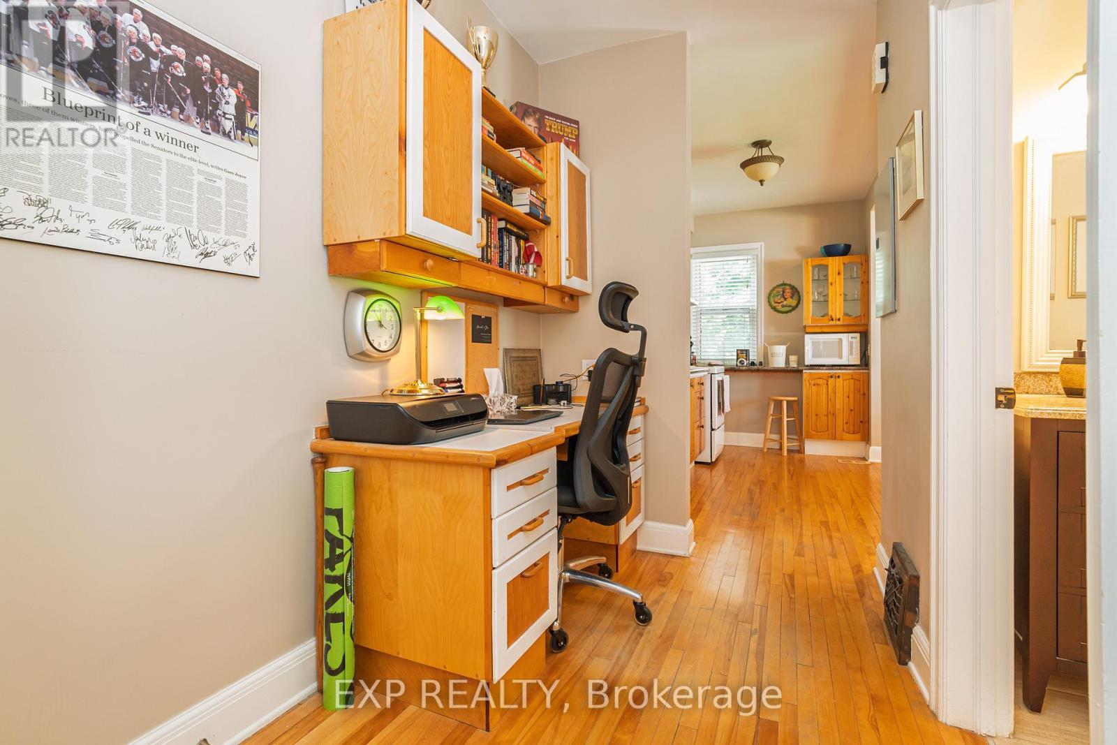 












12 ROSS AVENUE

,
Ottawa,




Ontario
K1Y0N3

